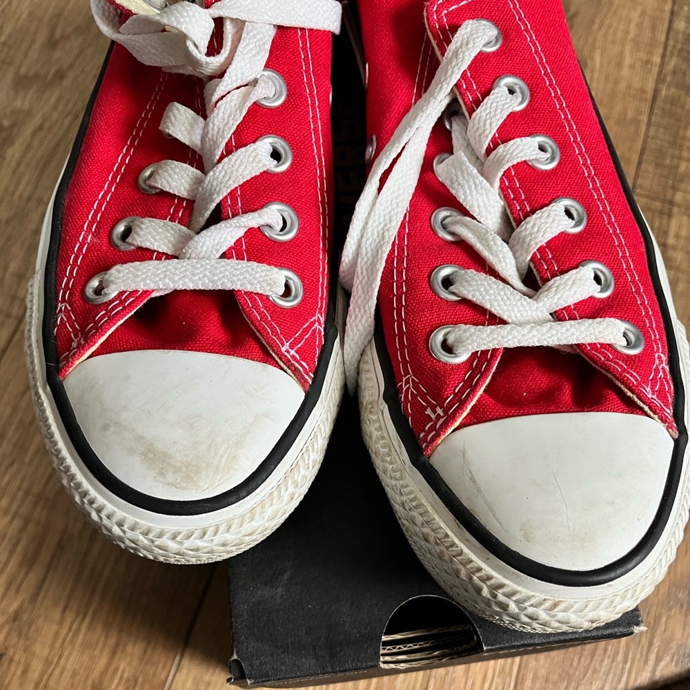 Red chucks - Picture 6 of 7